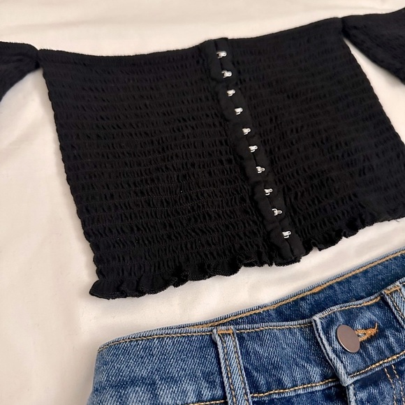 Black Off the Shoulder Crop Top Size Small - Picture 2 of 3